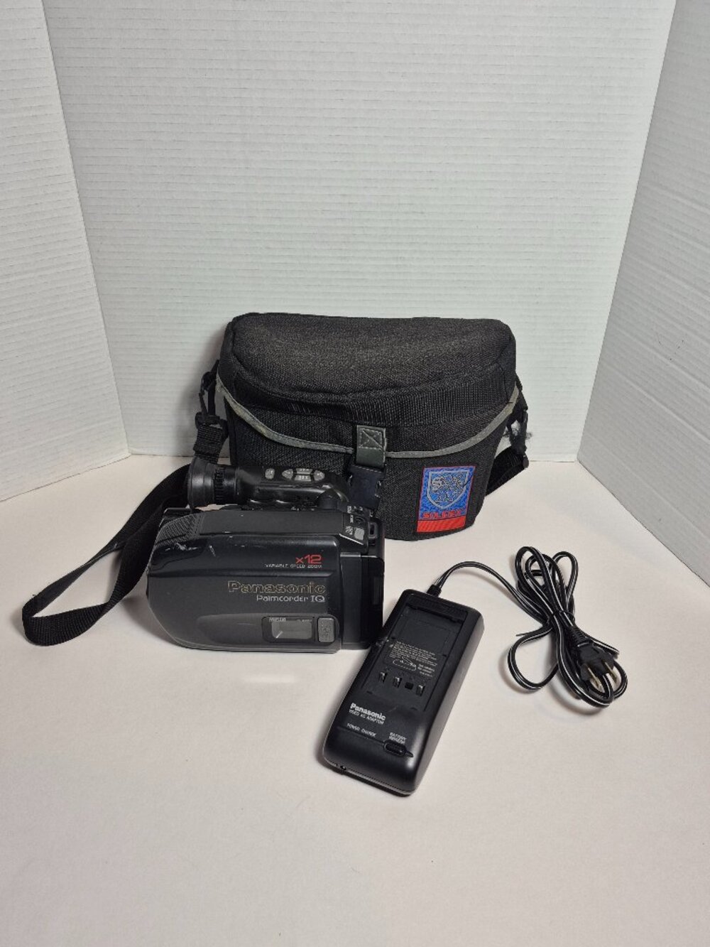 Panasonic PV-IQ384 VHS-C Palmcorder Camcorder w/ Charger See Description